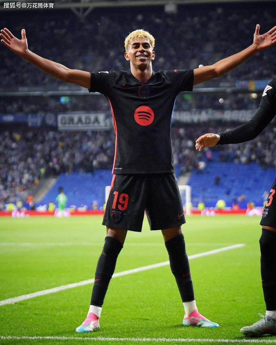 包含欧冠转会期再迎强敌，里尔回应争议，主帅态度：更衣室稳定，年轻球员得到机会的词条